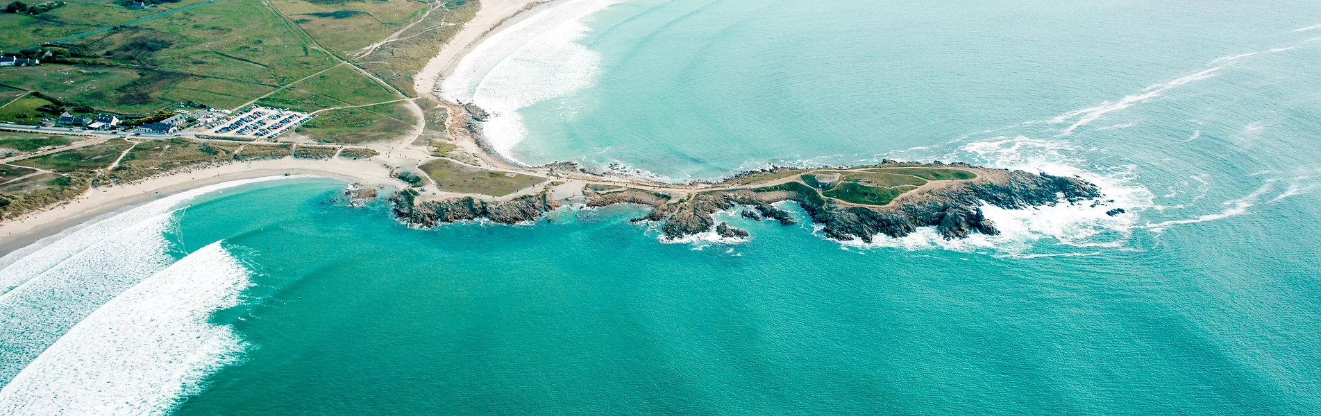 Découvrez les plus beaux spots de surf du Finistère, en Bretagne.